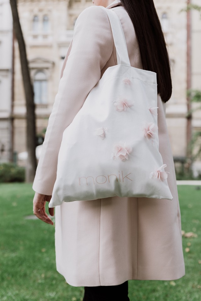 Ezt a színt viseli legszívesebben Gyergyák Móni! És nem is meglepő, hisz nagyon jól áll neki!