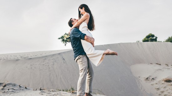 Mégis kinek a feladata kifizetni a nászutat? A szakértőnek egészen konkrét válasza van, és nem biztos, hogy tetszeni fog