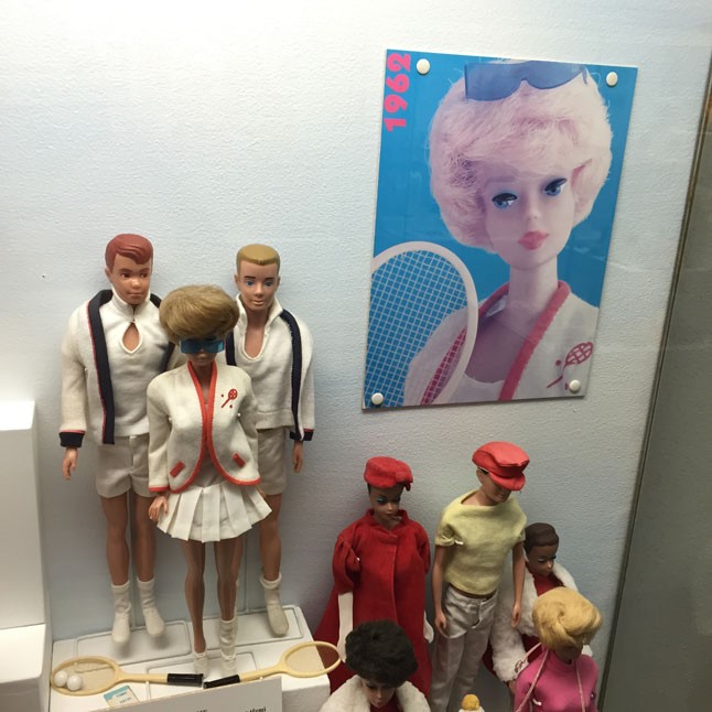 Barbie sportos életmódra vált, ha az a trend.