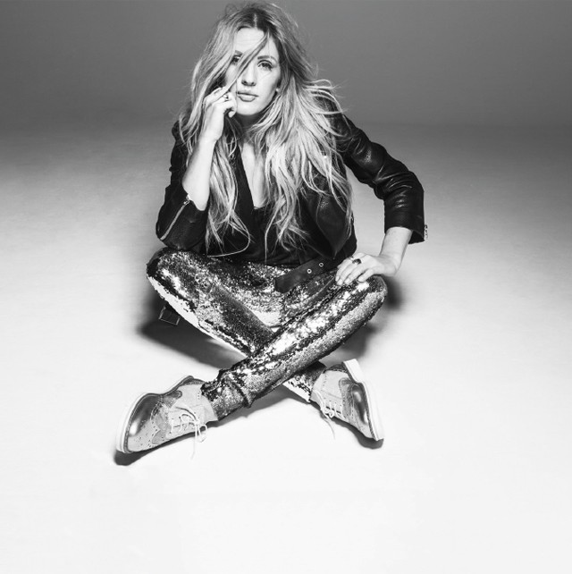 GLAM-Riadó! Ellie Goulding tervezte a Deichmann idei Star Collection kapszulakollekcióját