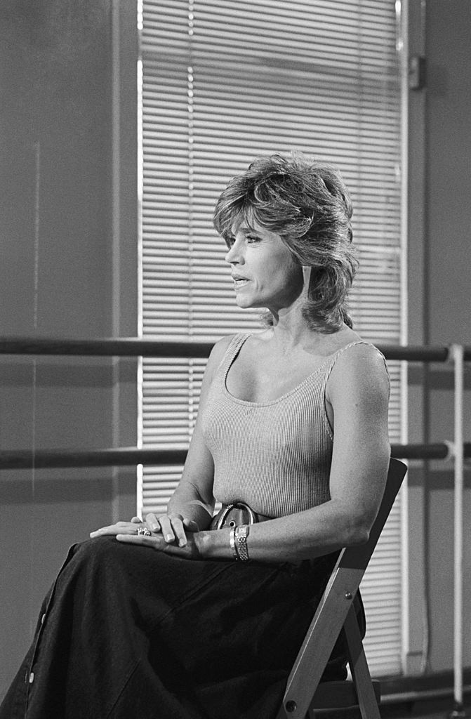 Jane Fonda felszabadította a melleit ebben a felsőben, amit egy interjúhoz választott. Fantasztikusan áll neki!