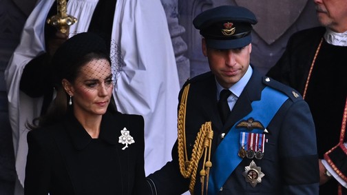 Katalin hercegné megható módon tisztelgett ékszereivel Erzsébet királynő előtt