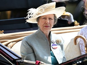 Anna hercegnő új frizurája valami álomszép: évtizedek óta először változtatott a megjelenésén