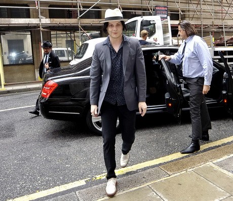 jack white, white stripes, stílus, legstílusosabb pasi, fedora kalap