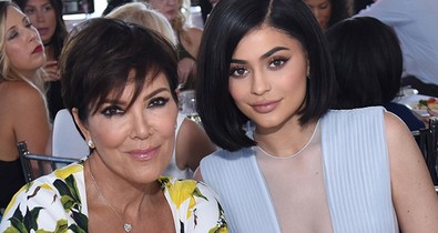 Kylie Jenner kiköpött mása Kris Jennernek ezen a fotón