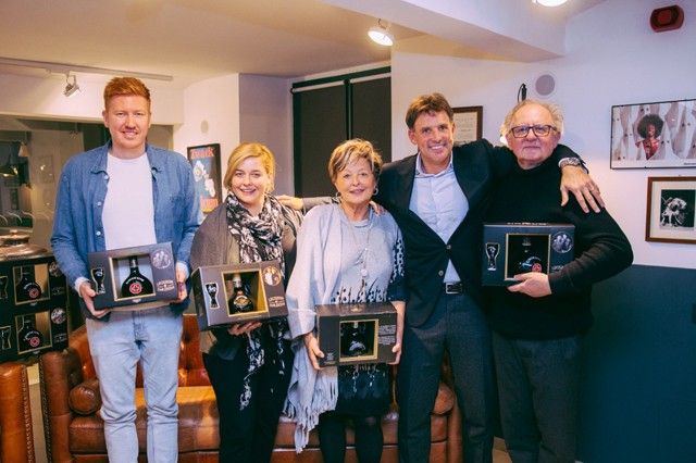 Ajándékötlet az utolsó pillanatra: kerülj rá szeretteddel az Unicum díszdobozára