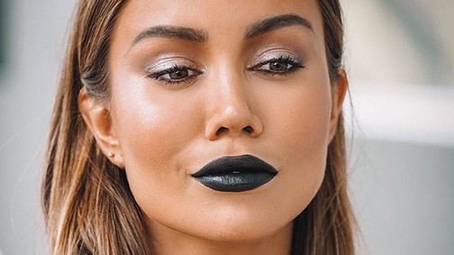 Wow! Itt a bizonyíték, hogy a fekete rúzs tényleg mindenkinek illik