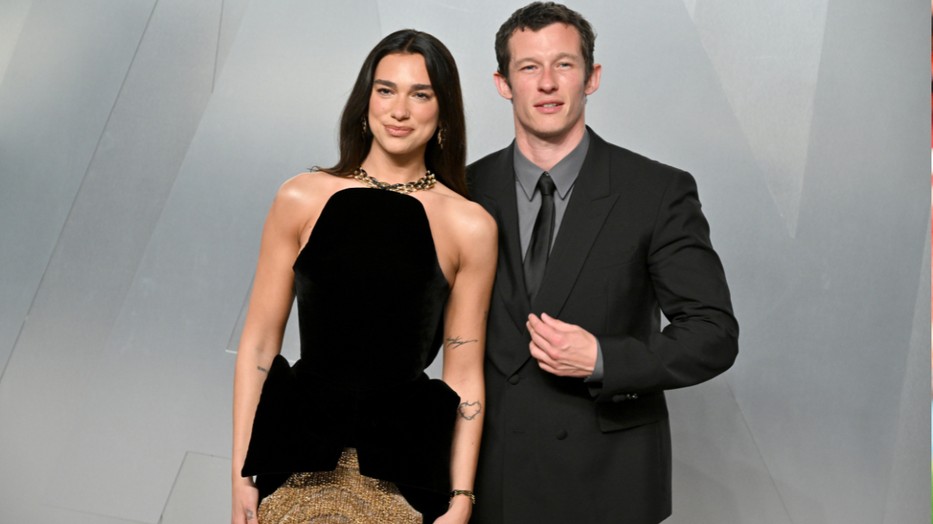 Dua Lipa és Callum Turner az olaszországi Amalfi-parton romantikáztak a nászútjuk alatt