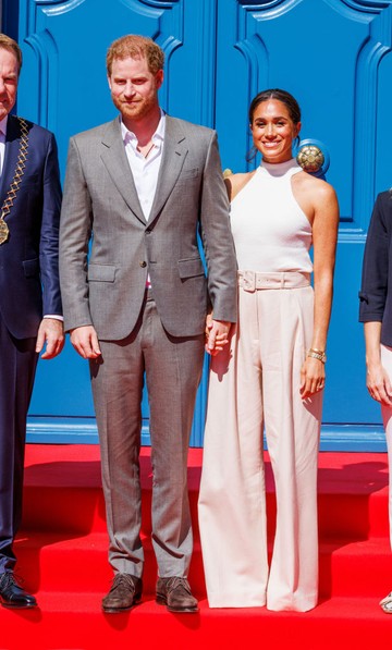 Ezért érnek mindig a földig Meghan Markle nadrágjai