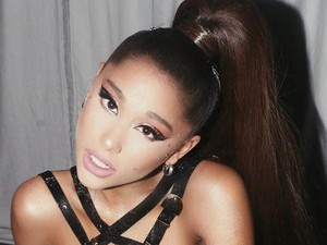 Ariana Grande teljesen elcsúfította magát halloweeni sminkjével