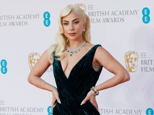 Lady Gaga két lélegzetelállító ruhát is mutatott magán a hétvégi díjátadókon