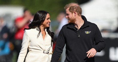 Meghan Markle és Harry herceg csókolózos fotója lángra lobbantotta az internetet, csak úgy árad belőle a szerelem