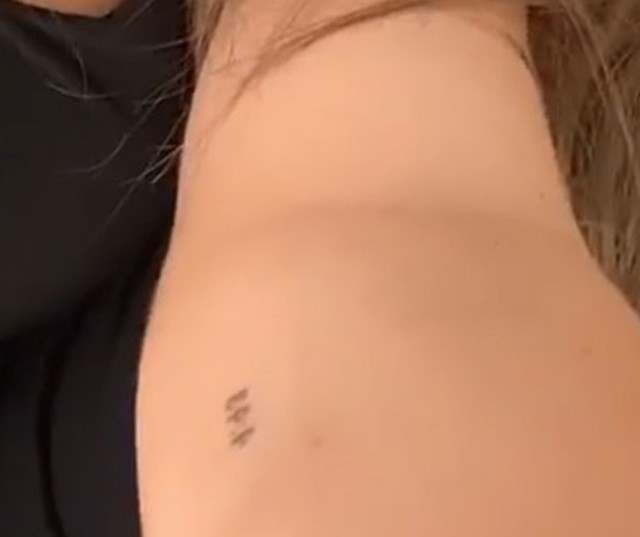 Kylie Jenner tetoválást csináltatott és már tudjuk is a jelentését!