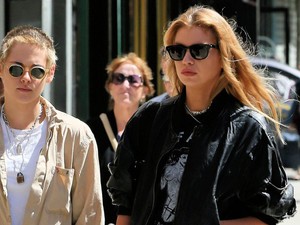Kristen Stewart és Stella Maxwell kéz a kézben andalogtak New York utcáin!