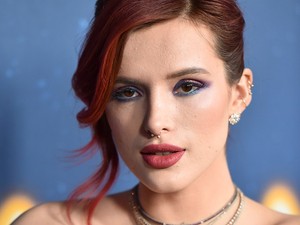 Selena Gomez dobta, Bella Thorne pedig így vigasztalja Justin Biebert!