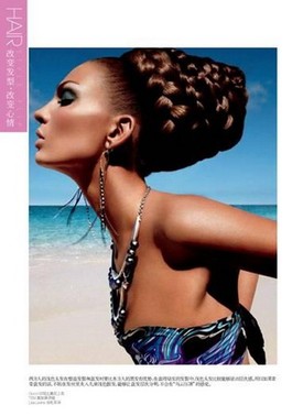 A gyönyörű divatanyagot Daniel Jackson készítette.