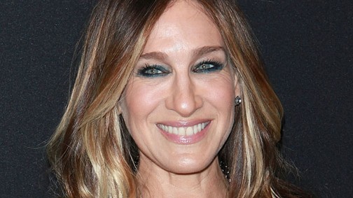 Sarah Jessica Parker virágos kabátjáért a fél karodat odaadnád