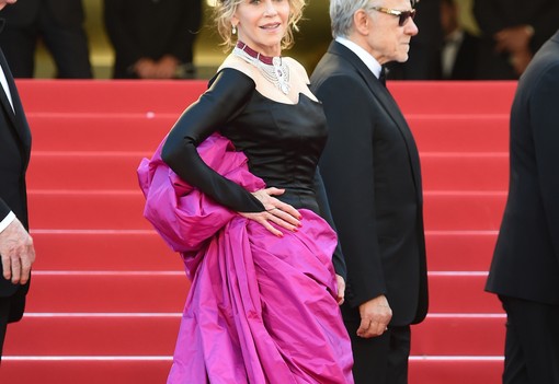 Nem hiszünk a szemünknek! A 86 éves Jane Fonda istennőként tündököl a cannes-i filmfesztivál vörös szőnyegén