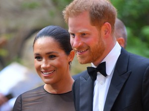 Meghan Markle és Harry herceg elvitték a kis Archie-t az első kocsmatúrájára
