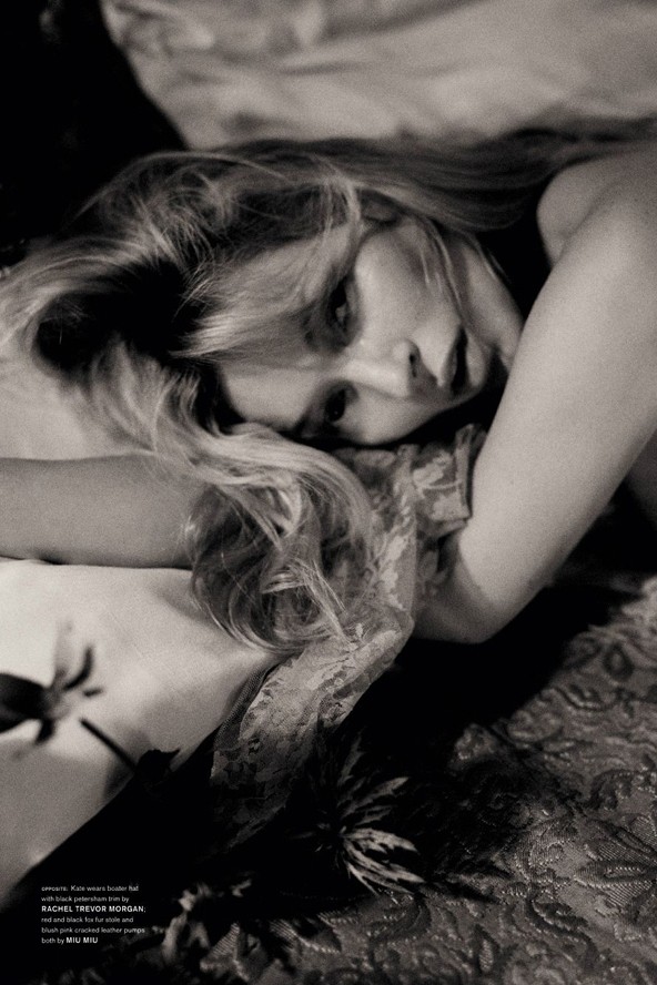 Kivirágzott Kate Moss ágyéka