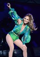 2014-ben Jennifer Lopez hazatért: a Bronxban tartott első saját koncertjén állt színpadra ebben az ikonikus, dzsungelmintás bodyban. A mozgása, az energiája és a kisugárzása egyszerre volt vadító és felemelő.