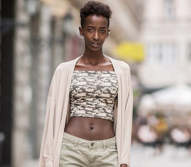 A szomáliai származású modell, Kafiya okoz bonyodalmakat a 200 első randiban