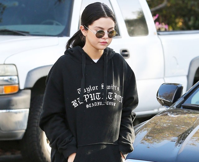 Selena Gomez Taylor Swift pulcsijában