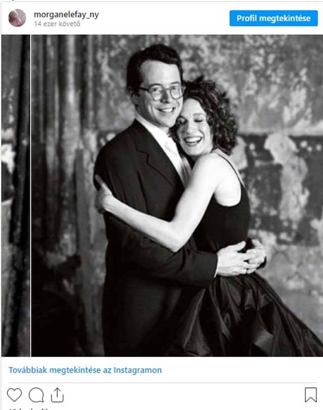 A Szex és New York filmben Sarah Jessica Parker igazi klasszikus habos-babos menyasszoy, a való életben azonban igencsak formabontó ara volt, hiszen 1997-ben, amikor kimondta az igent Matthew Brodericknek, akkor egy klasszikusnak aligha nevezhető, fekete Morgane Le Fay menyasszonyi ruhát viselt: