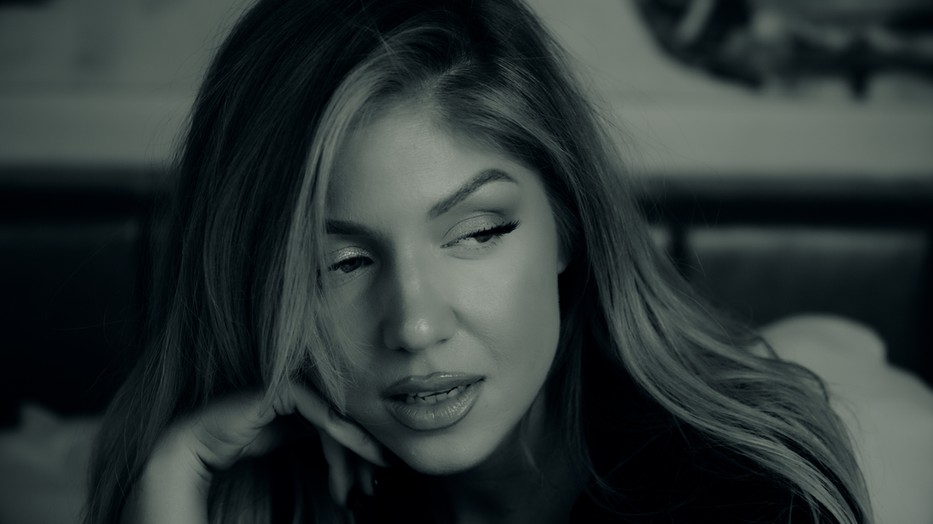 Tolvai Reni ma már sokkal bátrabban használja a zenét arra, hogy feldolgozzon bizonyos élményeket