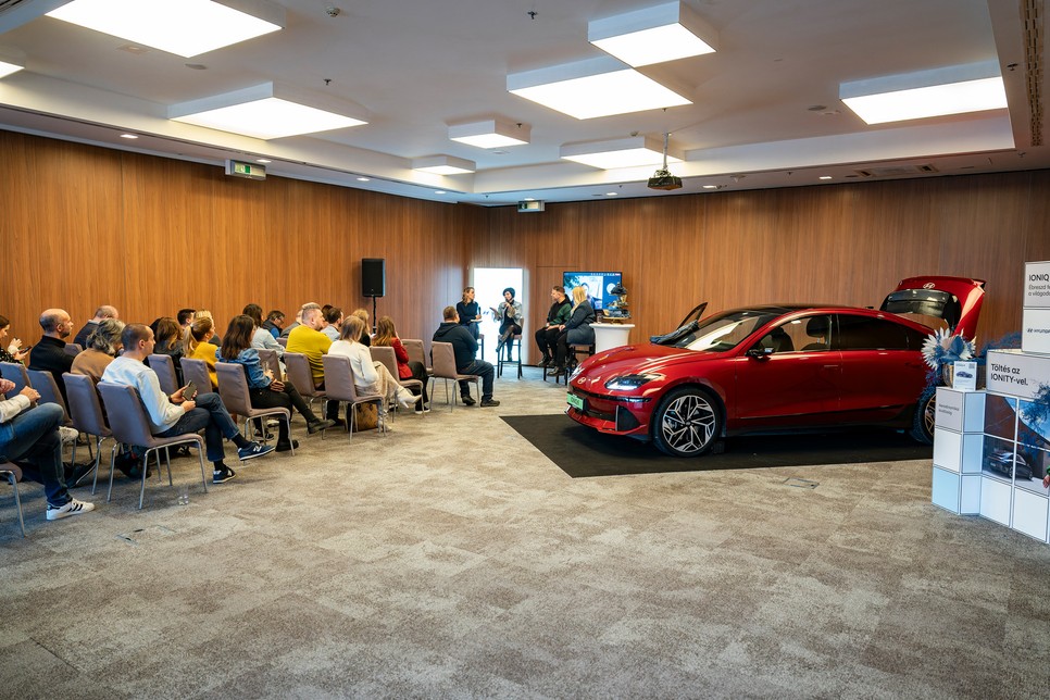 Nagyon jó példáut mutat a Hyundai azzal, hogy népszerűsíti a recycling, upcycling eljárásokat