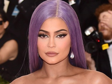 Kylie Jenner falatnyi ruhácskában ünnepelte milliárdokat hozó új bizniszt