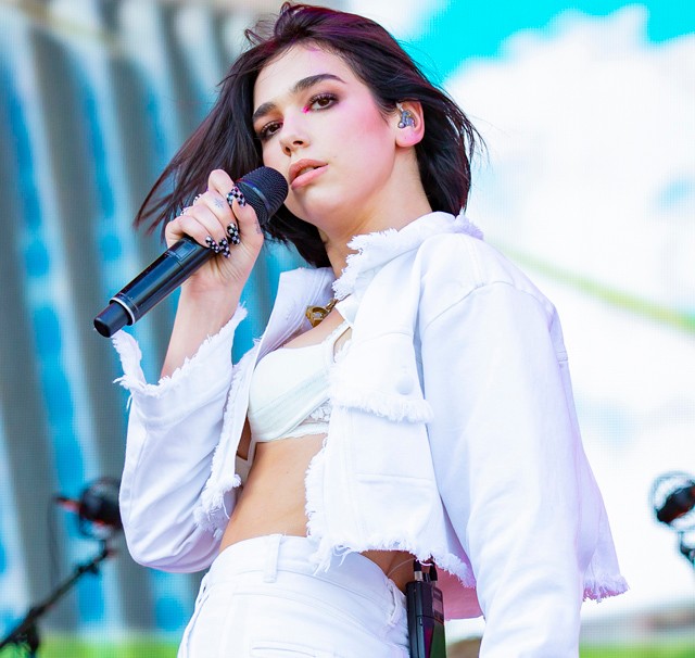 Dua Lipa vagány és elképesztően nőies a YSL Beauté új nagyköveteként