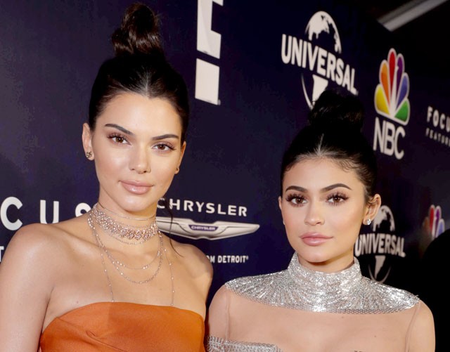 Kylie Jenner és Kendall Jenner a Golden Globe partin 2017-ben