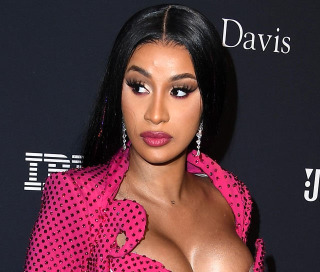 Cardi B tetőtől talpig gyémántba öltözött a Grammy-gálán