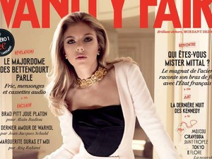 Scarlett Johansson hűvös eleganciával fegyverez le