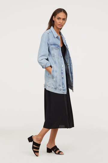 Hosszú farmerdzseki H&M 12 990- hm.com