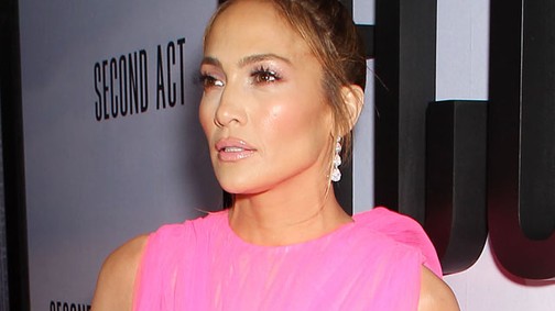 Jennifer Lopez és Julia Roberts bebizonyította, hogy itt a rózsaszín blézer-szezon