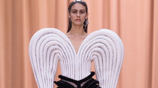 Örökbefogadott gyerekként nőtt fel, most a Jean Paul Gaultier divatháznak tervezett haute couture kollekciót - Olivier Rousteing szárnyal