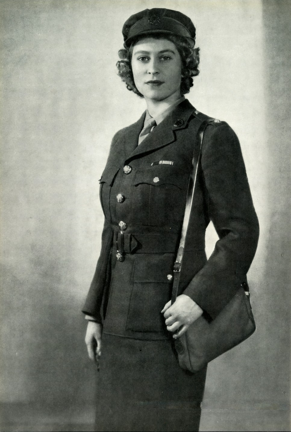 Tudtad, hogy Erzsébet királynő fiatalon autókat szerelt és vezetett a katonai szolgálata idején?