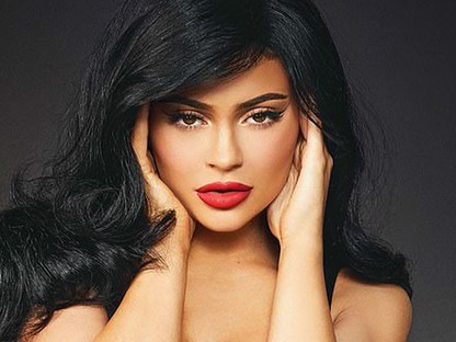 Kylie Jenner gyönyörű, de olyan mű, mint Jessica Rabbit ezeken az új fotókon...