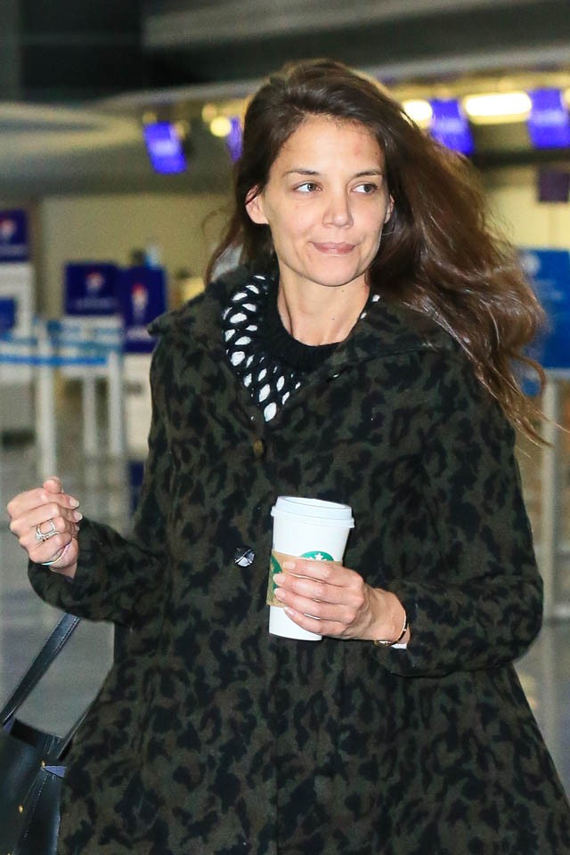 Katie Holmes smink nélkül reptér
