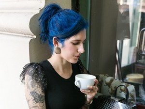 Ezen a héten a különleges stílust képviselő Abonyi Alma gardróbjába pillantunk be