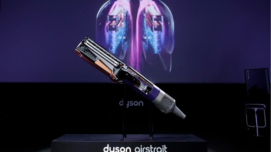 Kipróbáltuk a Dyson Airstrait hajvasalót, az eredménytől pedig még az állunk is leesett