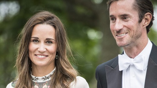 Pippa Middleton csodásan bájos ruhában ment lagziba