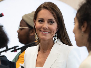 Kate Middleton a kedvenc fehér szettjét húzta elő ismét, annyira sikkes