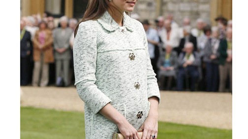 Látványosan gömbölyödik Kate Middleton pocakja