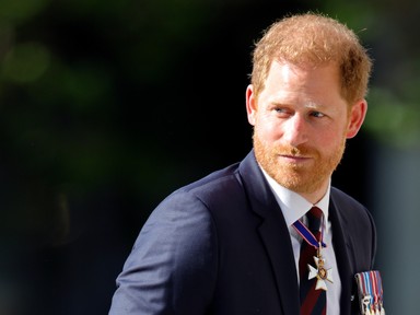 Bizarr videó kering Harry hercegről a neten, sikítozva menekül az emberek elől