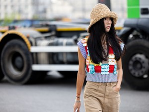 Berobbant az idei ősz legtrendibb ruhadarabja: így viseld a kötött mellényt