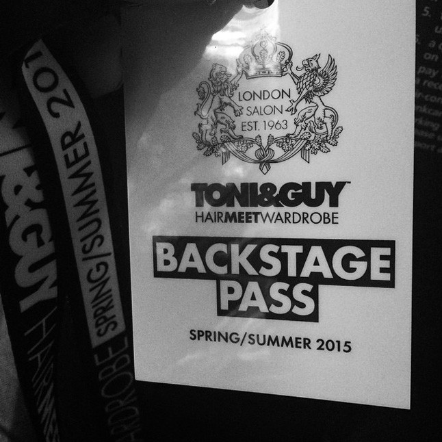 Kukkants be velünk a Toni&Guy Hair Meet Wardrobe SS15-ös backstage-jébe.