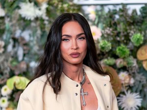 Megan Fox könyvet írt a mérgező szépfiúkról és a legmélyebb titkairól